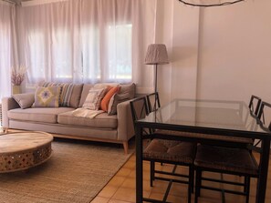 Living area - Apartment with garden. Two minutes walk from the beach (Platja d'Aro)
