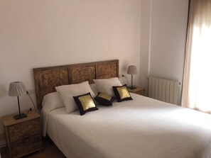 Iron/ironing board, WiFi, bed sheets - Apartment with garden. Two minutes walk from the beach (Platja d'Aro)