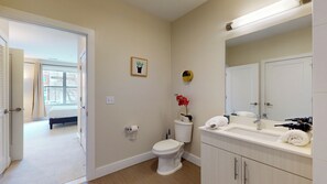 Haartrockner, Handtücher, Seife, Shampoo