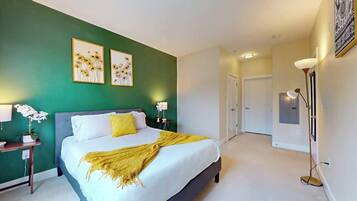 Iron/ironing board, free WiFi, bed sheets