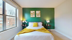 Bureau, fer et planche à repasser, Wi-Fi gratuit, draps fournis