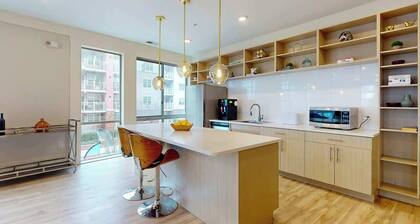 Stylish Home with Free Parking
