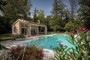 Pool - Secluded Marche Hillside Retreat — shared pool, estate grounds & alfresco dining (Amandola)