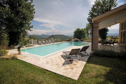 Secluded Marche Hillside Retreat — shared pool, estate grounds & alfresco dining