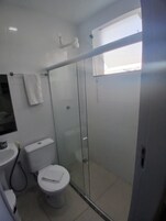 Ντουζιέρα, πετσέτες, Σαπούνι, Σαμπουάν