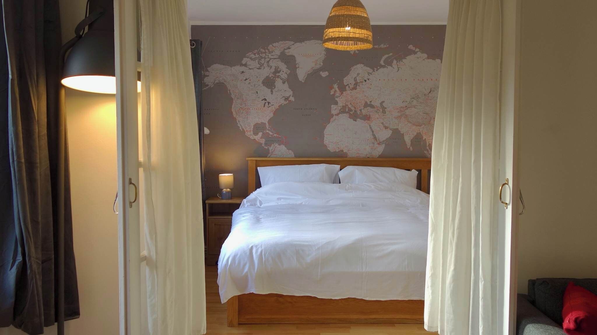 Internet, bed sheets