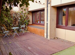 Outdoor dining - Modern Garden 1BDR Flat in Forest Hill Honor Oak (Greater London)