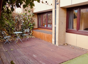 Outdoor dining - Modern Garden 1BDR Flat in Forest Hill Honor Oak (Greater London)
