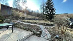 A stone pathway leading uphill, a ping pong table, and a stone wall. - DottiesPlace: A cozy vacation rental with sweeping views of the entire area (Winterberg)