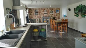 Private kitchen - Family cottage 5 minutes from Pors-peron beach! (Beuzec-cap-sizun)