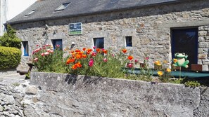Exterior detail - Family cottage 5 minutes from Pors-peron beach! (Beuzec-cap-sizun)