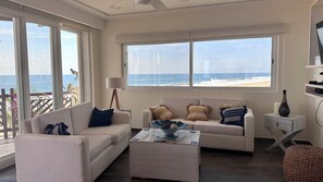 Smart TV - 2 Bedroom Ocean Front Condo. 180º ocean views, steps from the beach and pool. (Bajos de Chila)