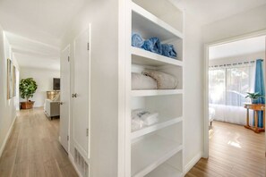 Bureau, Wi-Fi, draps fournis