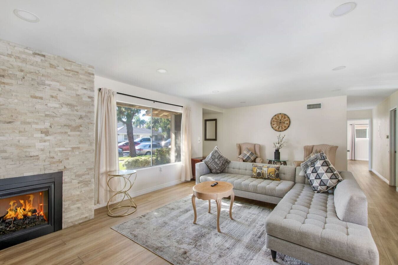 Télévision, cheminée