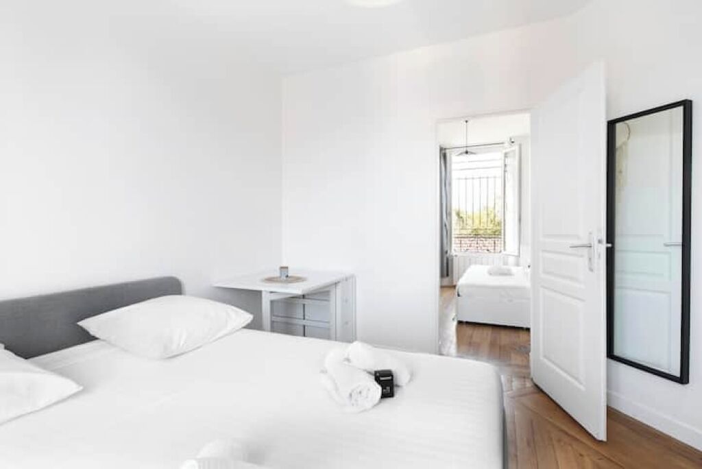 مكواة/لوح كي وواي فاي وملاءات أسرّة