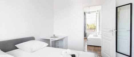 مكواة/لوح كي وواي فاي وملاءات أسرّة