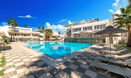 The Garden Studio Pool View