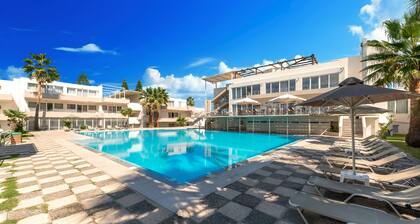 The Garden Studio Pool View