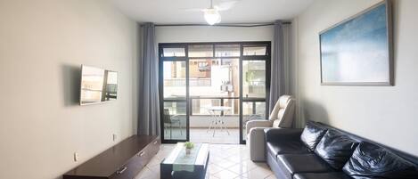 Basic Apartment | Living area