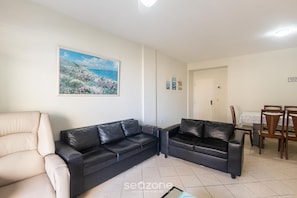 Basic Apartment | Living area | TV - Apts in a Condominium 130m fr/ Morro Beach - Gfts (Guarapari)