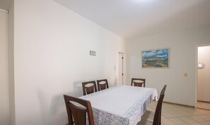 Basic Apartment | Dining - Apts in a Condominium 130m fr/ Morro Beach - Gfts (Guarapari)