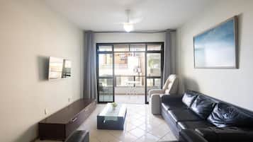 Apartamento básico | Área de estar | TV