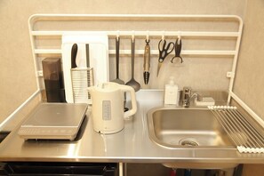 Fridge, microwave, stovetop, cookware/dishes/utensils - Trailer house B / Minamitsuru-gun Yamanashi (Minamitsuru-gun)