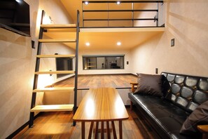 Interior - Trailer house B / Minamitsuru-gun Yamanashi (Minamitsuru-gun)