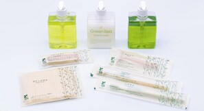 Een haardroger, handdoeken