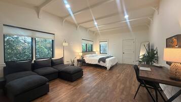 Tabla de planchar con plancha, wifi, ropa de cama