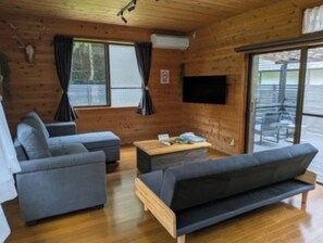 TV - Nonsmoking Entire building available for rent  / Minamitsuru District Yamanashi (Minamitsuru District)