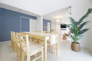 Dining - House in the Motobu area Sleeps up to 9 people P / Kunigami County Okinawa (Kunigami County)