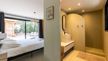 5 bedrooms, desk, iron/ironing board, free WiFi