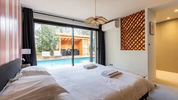 5 bedrooms, desk, iron/ironing board, free WiFi