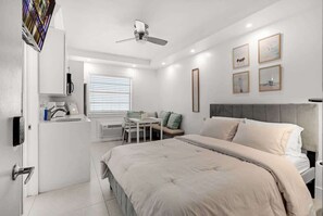 Desk, iron/ironing board, travel cot, WiFi - South of Fifth Oceanfront condo with Beach Perks! (Miami Beach)