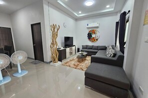 Unclassified image, 5 of 18, button - We House - Hangdong1 (Hang Dong)