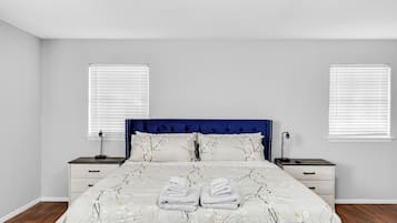 Työpöytä, silitysrauta/-lauta, ilmainen Wi-Fi, vuodevaatteet