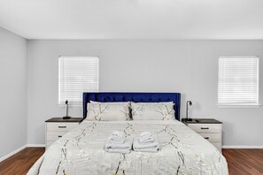 Room - 5BR 2.5BA Newly upgraded house sleeps 16• (Flower Mound)