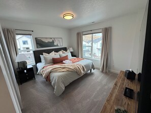 مكتب ومكواة/لوح كي وواي فاي مجانًا وملاءات أسرّة