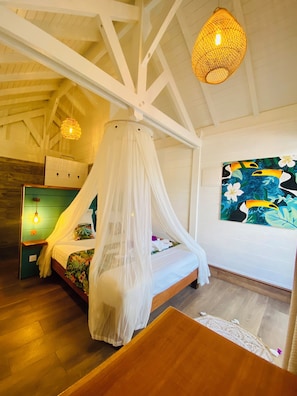 Iron/ironing board, WiFi, bed sheets - Entre 2ô : "le Guppy", Gîte in the middle of tropical nature. With heated swimming pool. (Bouillante)