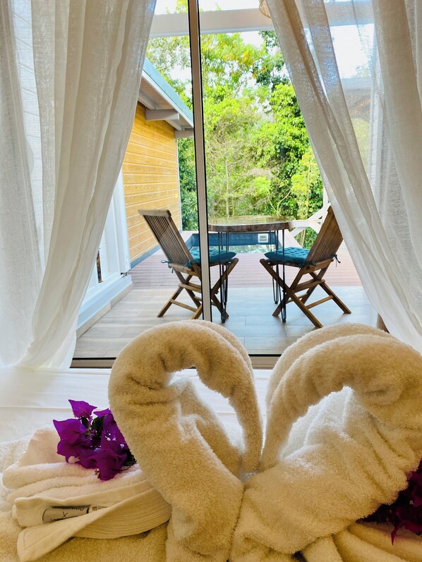 Interior - Entre 2ô : "le Guppy", Gîte in the middle of tropical nature. With heated swimming pool. (Bouillante)