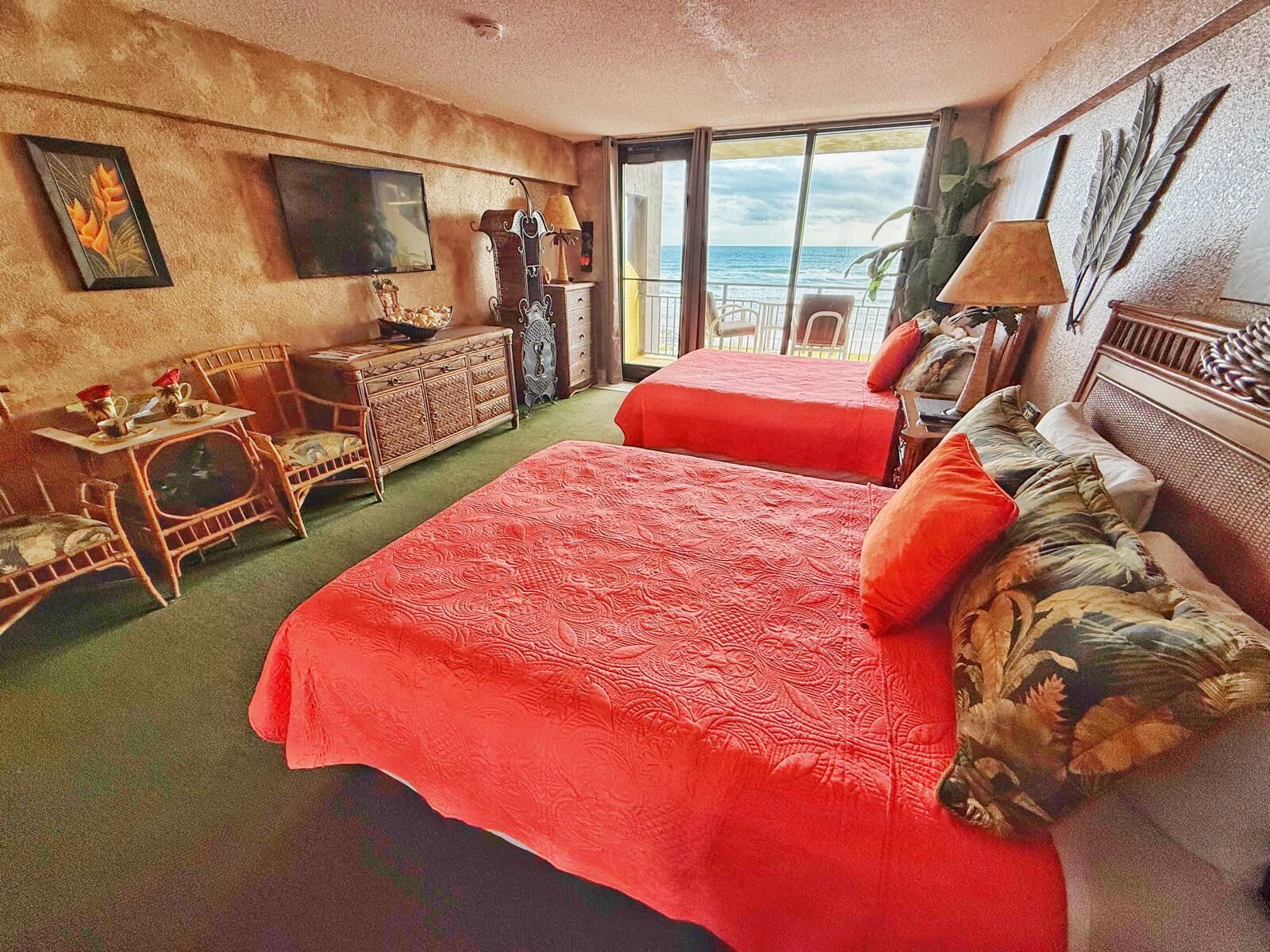 Tabla de planchar con plancha, wifi gratis, ropa de cama