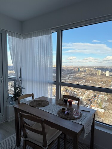 Chill and cozy room with great view in the heart of downtown