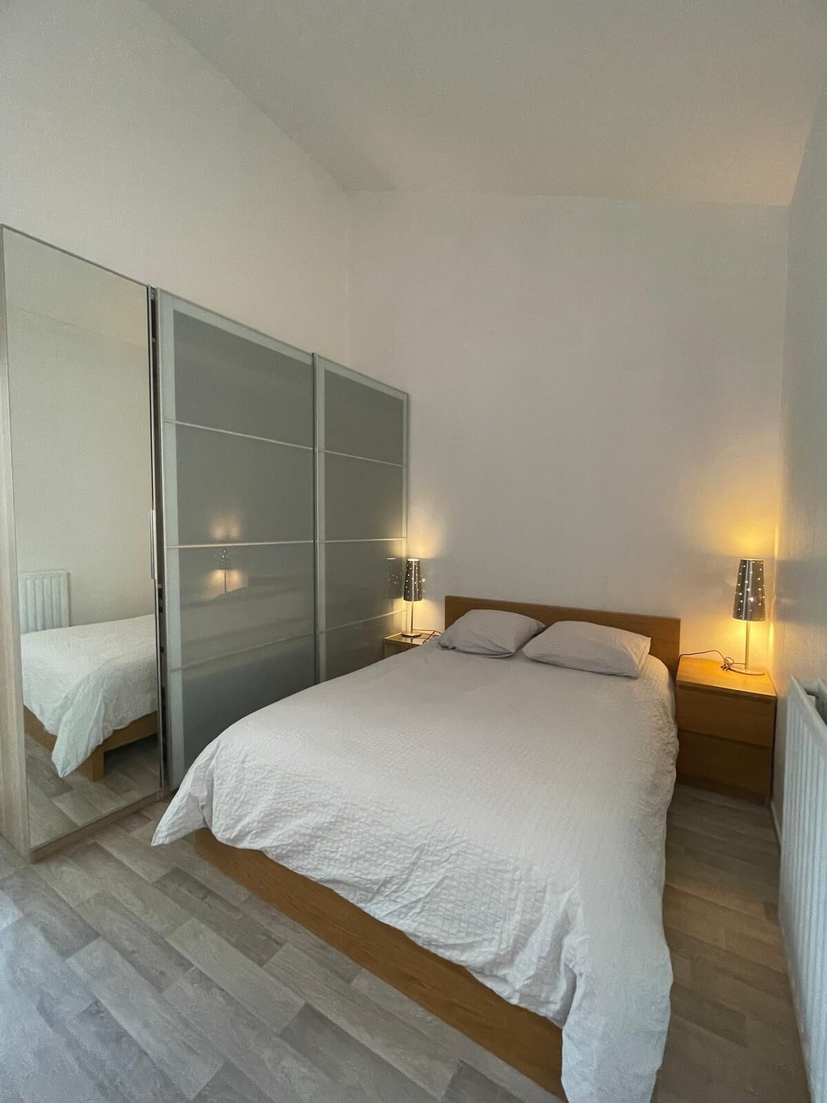 Fer et planche à repasser, accès Internet