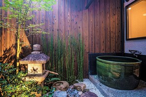 Property grounds - Kyoran Suigetsutei (Kyoto)