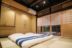 Desk - Kyoran Suigetsutei (Kyoto)