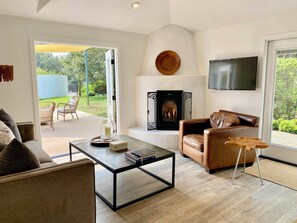 TV, fireplace, table tennis - Lux Casita with Pickleball & Resort Amenities (Encinitas)