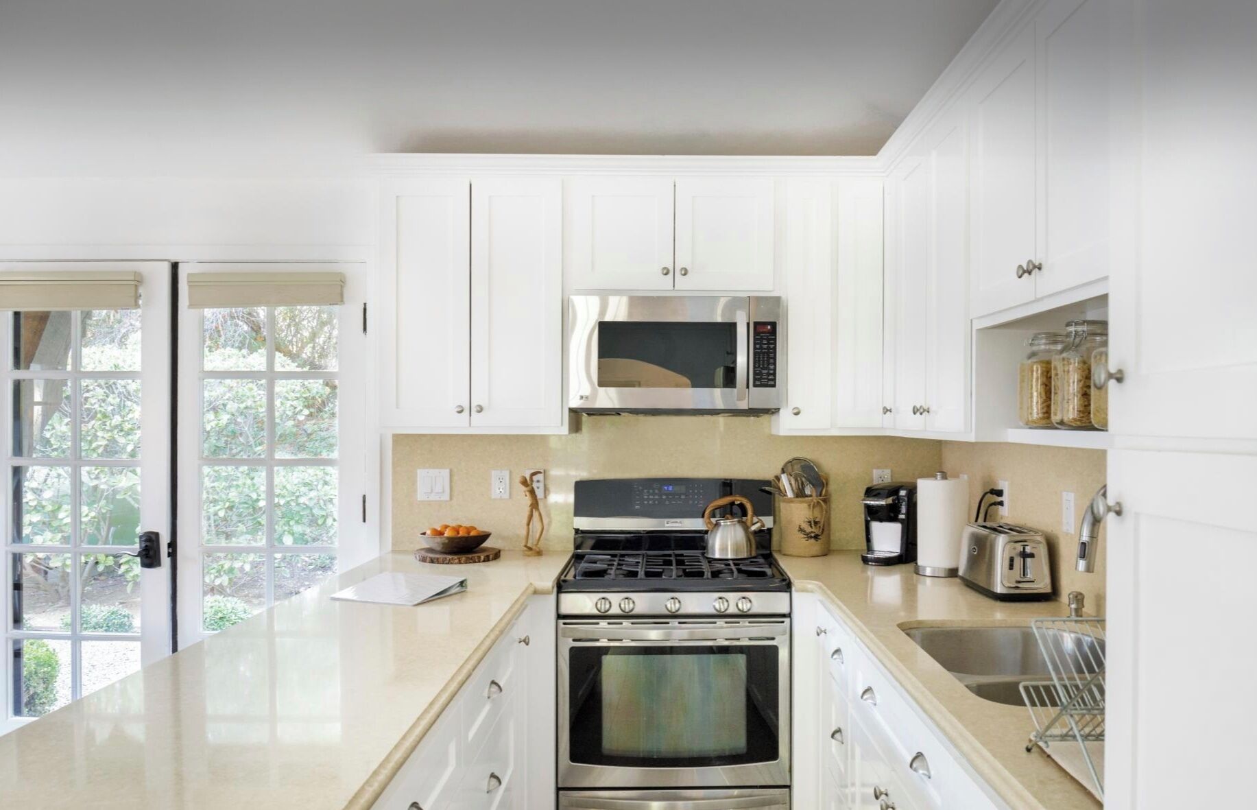 Geladeira, micro-ondas, fogão, cooktop