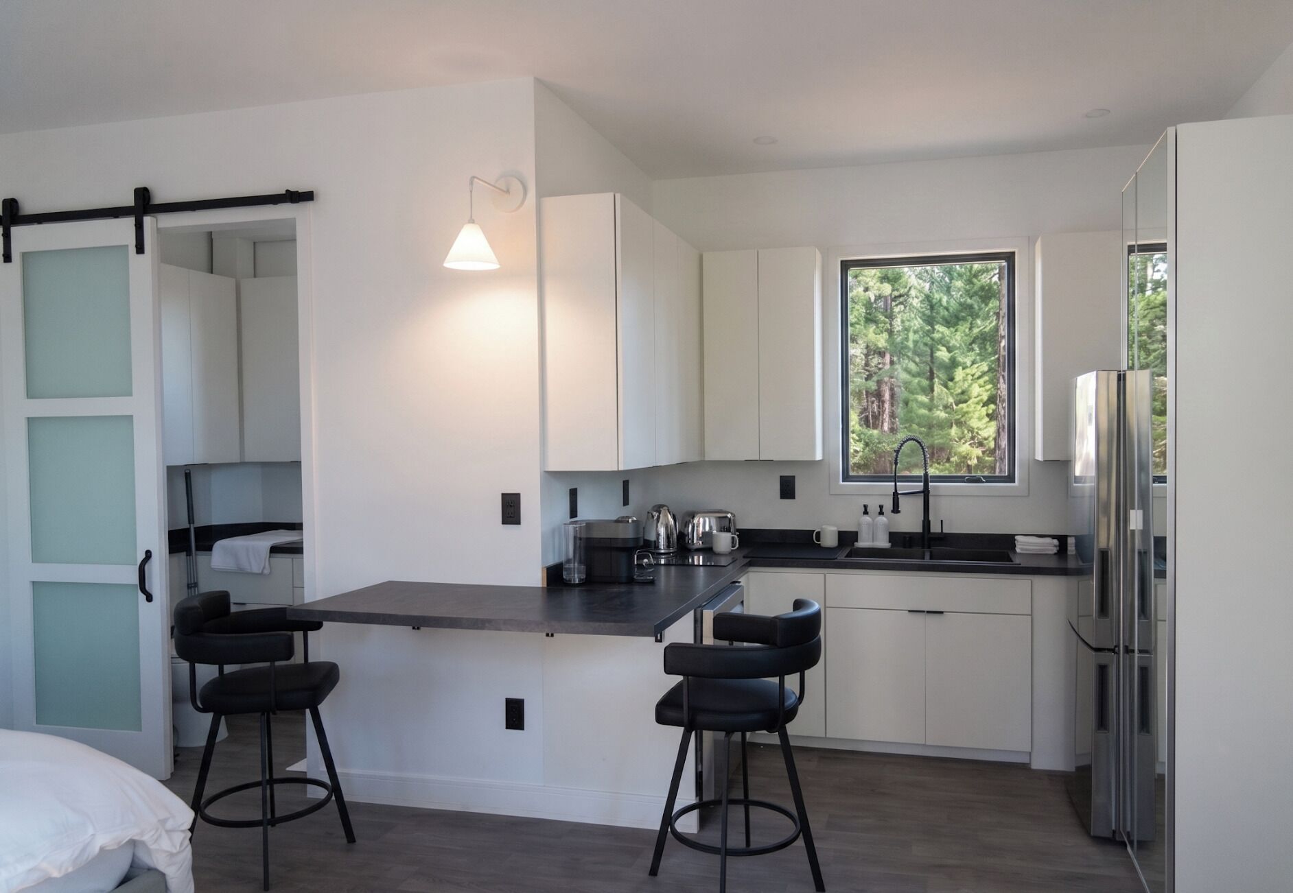 四人房, 庭院景观 | 私人厨房 | 冰箱、微波炉、炉灶、厨具/餐具