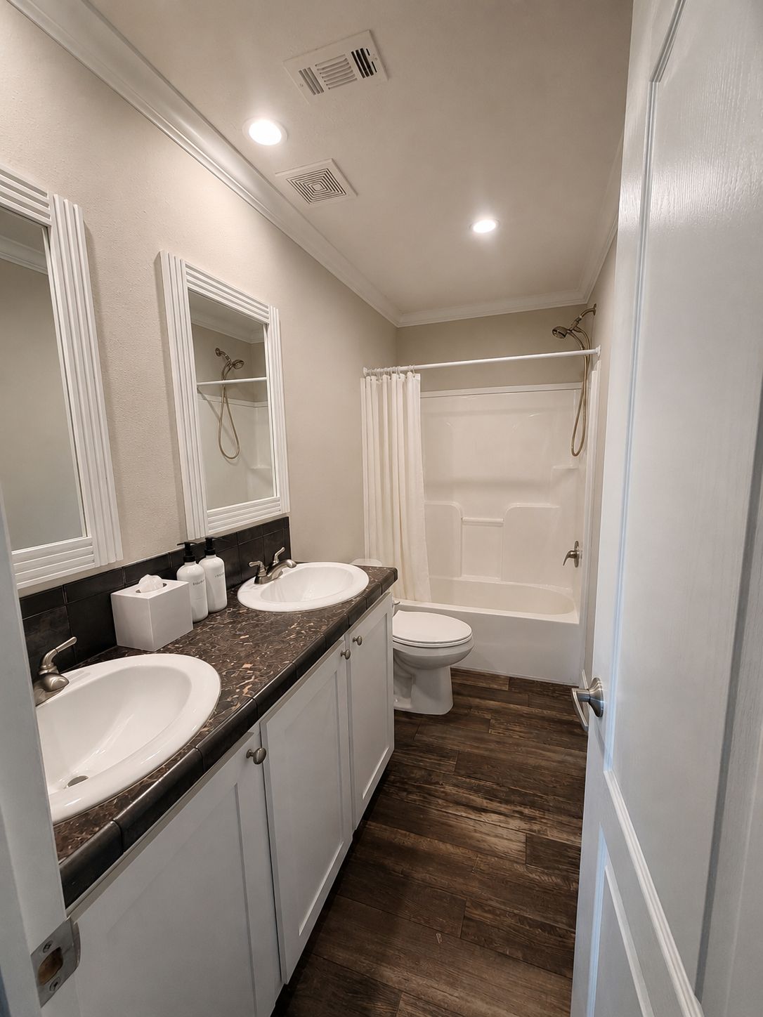Suite, Courtyard View | Bathroom | Shower, free toiletries, hair dryer, bathrobes